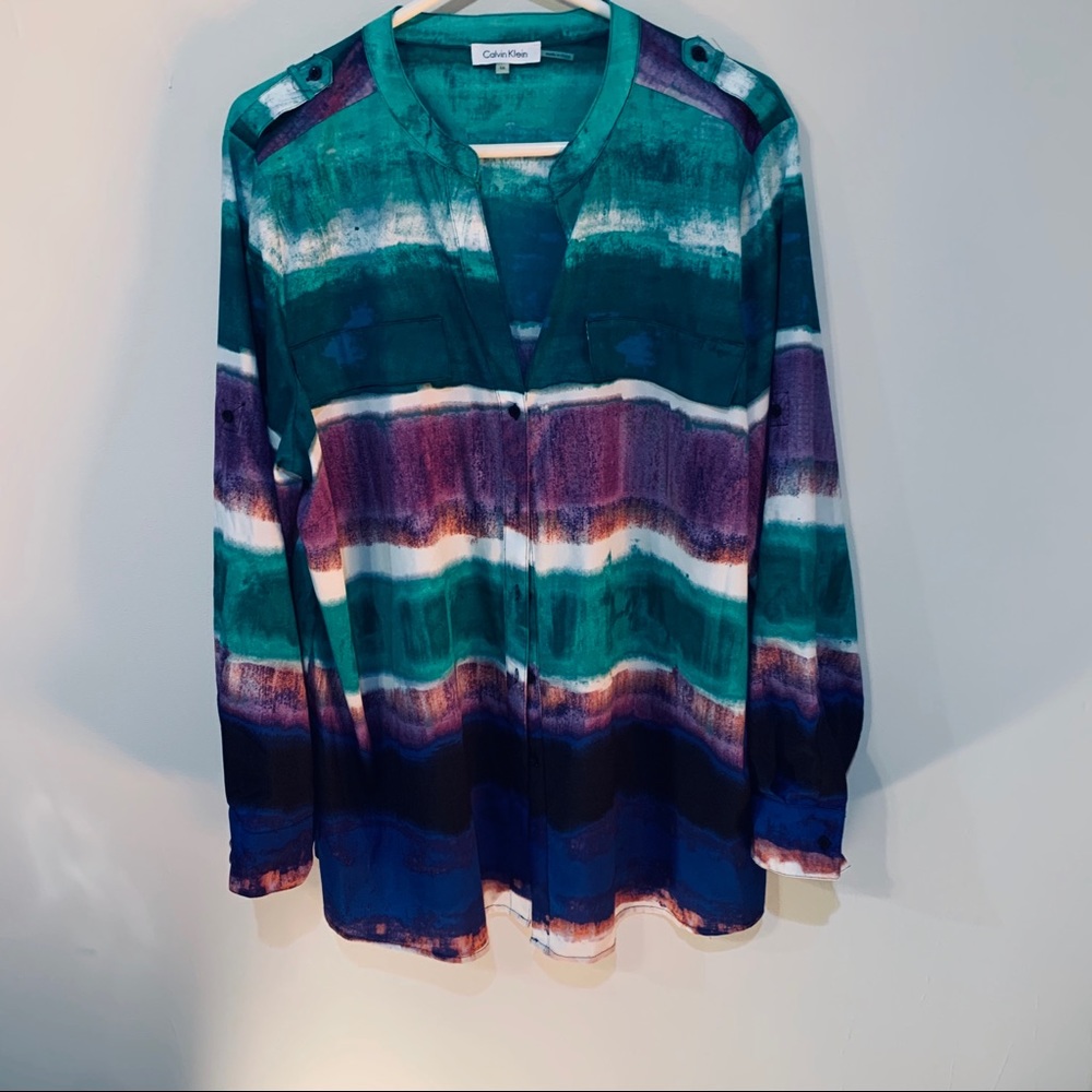 Calvin Klein 1X ladies button down blouse. A8